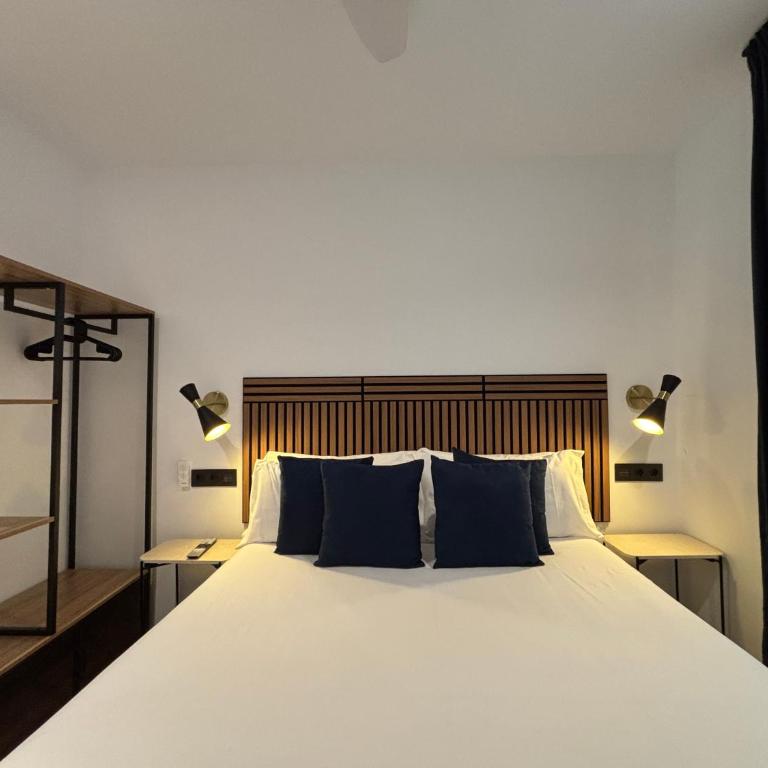 Arenal Suites Bilbao - Small Double Room - 13