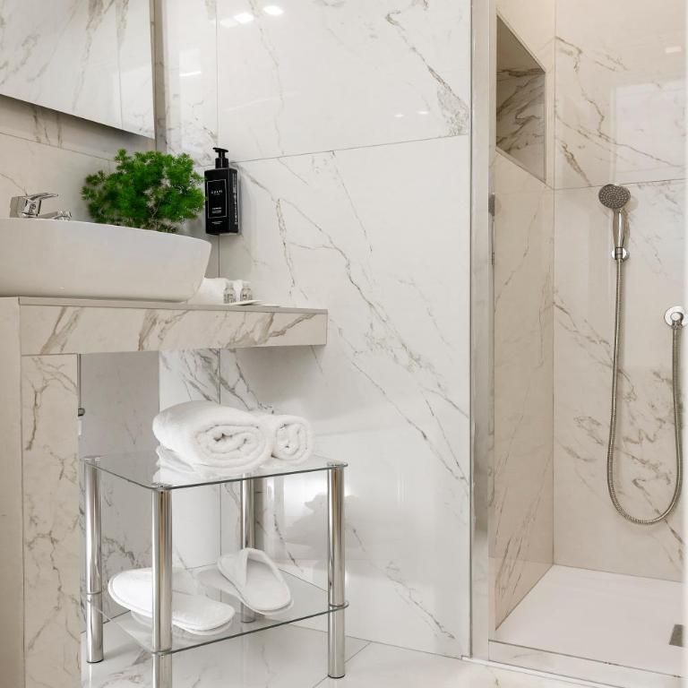 Tolu Relais - Camera Quadrupla Standard - 16