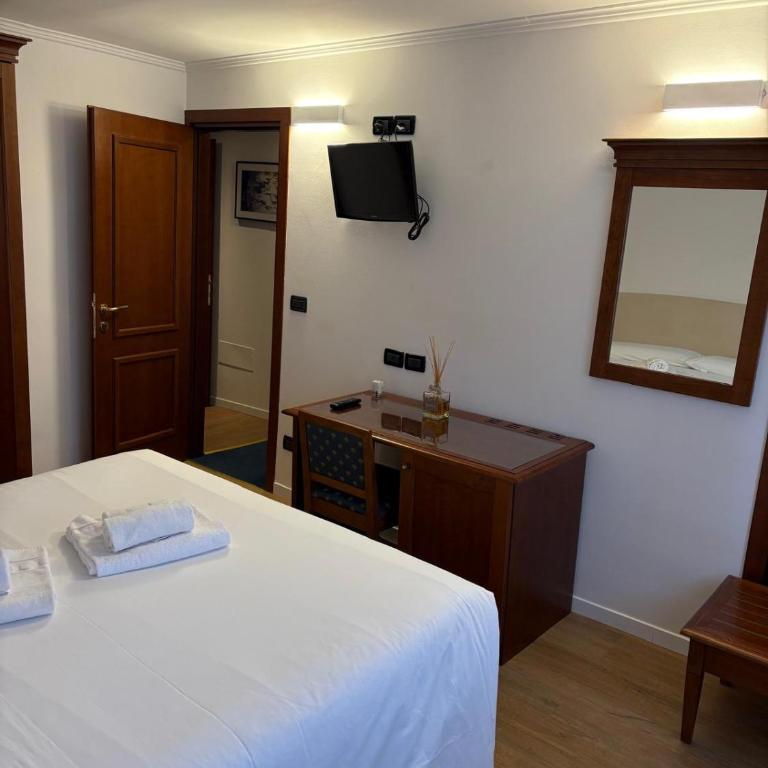 Alloggi Marinella - Camera Familiare con Bagno Privato - 4