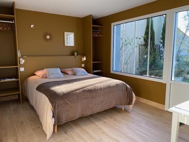 Maison M, chambre privée accès jardin piscine et jacuzzi près de La Rochelle - Chambre Double - Vue sur Piscine - 6