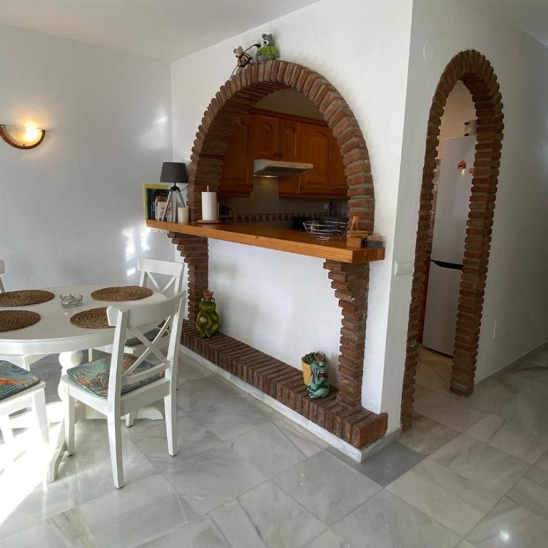 Seaview Torrequebrada Pueblo - Two-Bedroom Apartment with Balcony and Sea View - 11