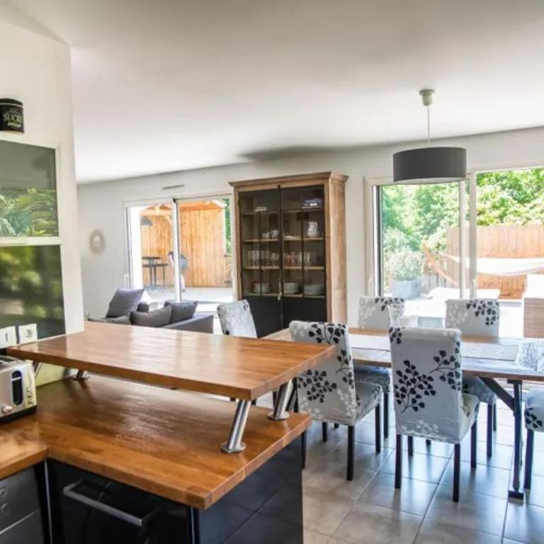 Villa au charme familial avec belle terrasse et piscine chauffée - Three-Bedroom Villa - 9