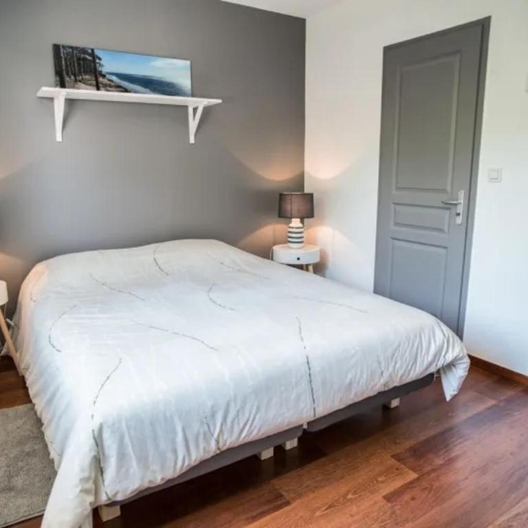 Villa au charme familial avec belle terrasse et piscine chauffée - Three-Bedroom Villa - 21
