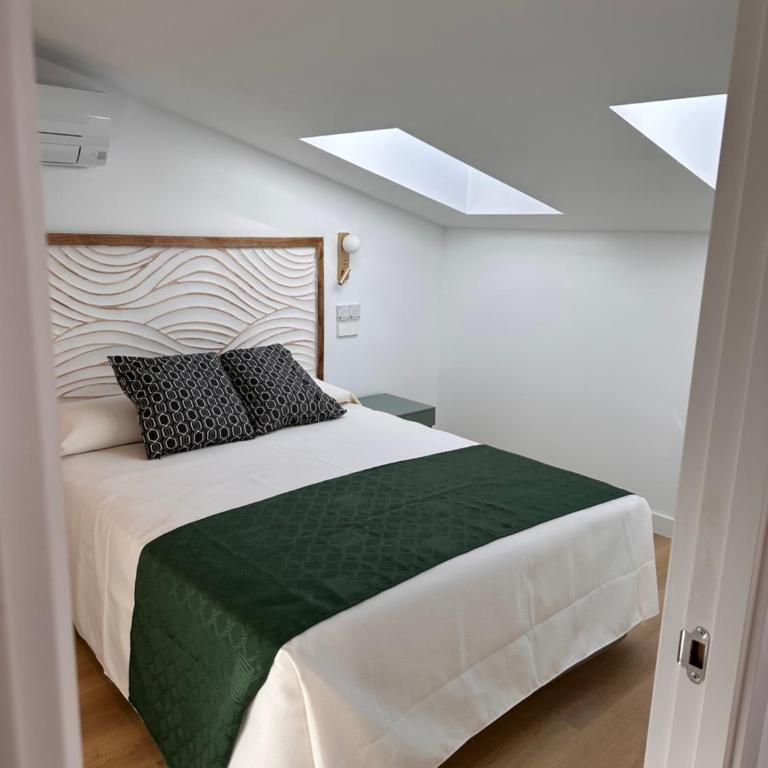 LOFTS Puerta del SOL - Two-Bedroom Deluxe Apartment - 2