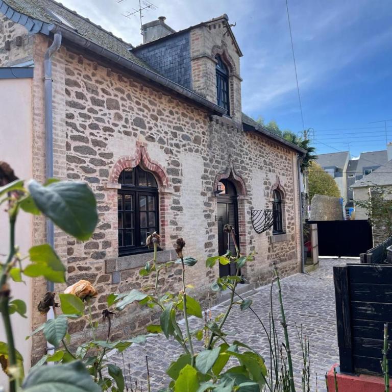 Villa de Caractère avec Piscine - Villa 3 Chambres - 2
