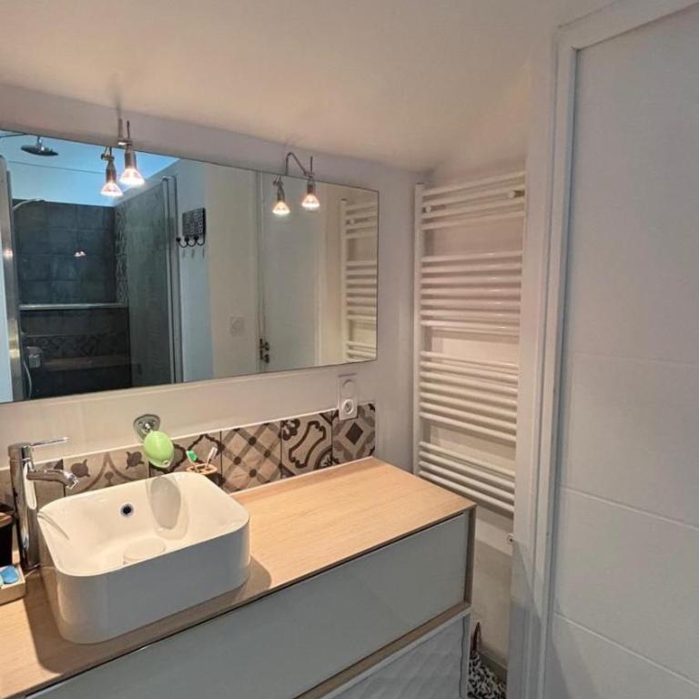 Villa de Caractère avec Piscine - Villa 3 Chambres - 28