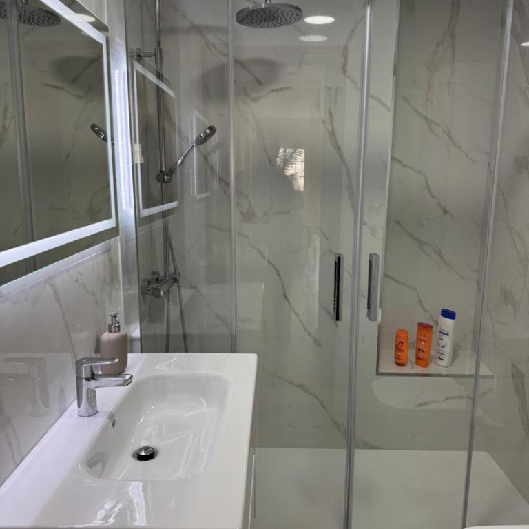 Penthouse met groot terras centrum FUENGIROLA - Apartamento de 1 dormitorio - 42