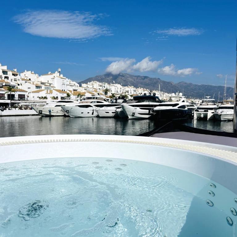 Super Yacht Located in Puerto Banus - Yacht - 1