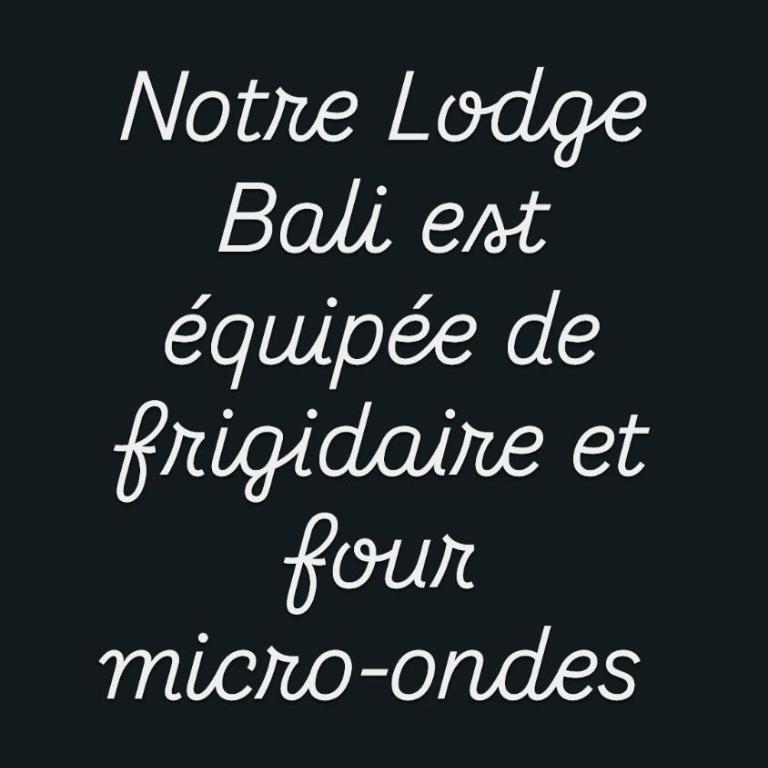 Chambres d'hôtes "Chez Lyly et Juju" Piscine&Sauna Parking Gratuit - Suite Lit Queen-Size - Vue sur Piscine - 10
