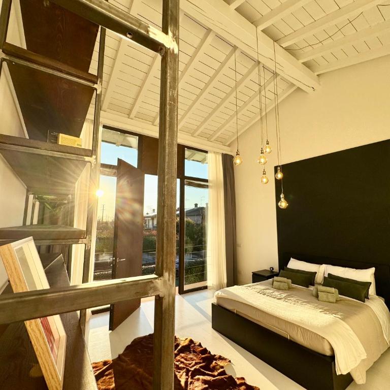Industrial Loft - Garage-Netflix-wifi - Three-Bedroom Apartment - 15