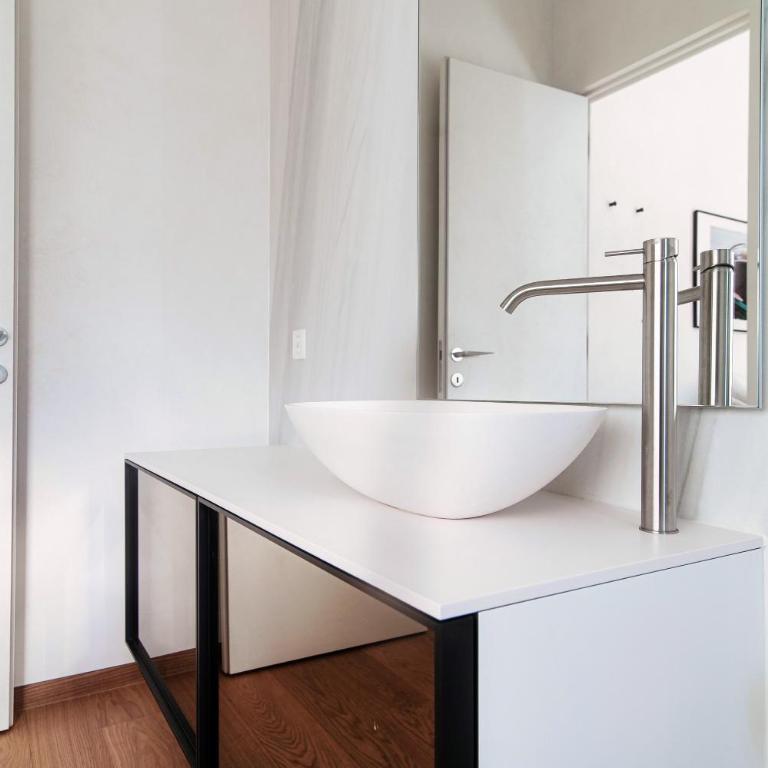 Unique Gandria Attic by Quokka 360 - Elegant Lake View Apartment - Appartamento con 2 Camere da Letto - 43
