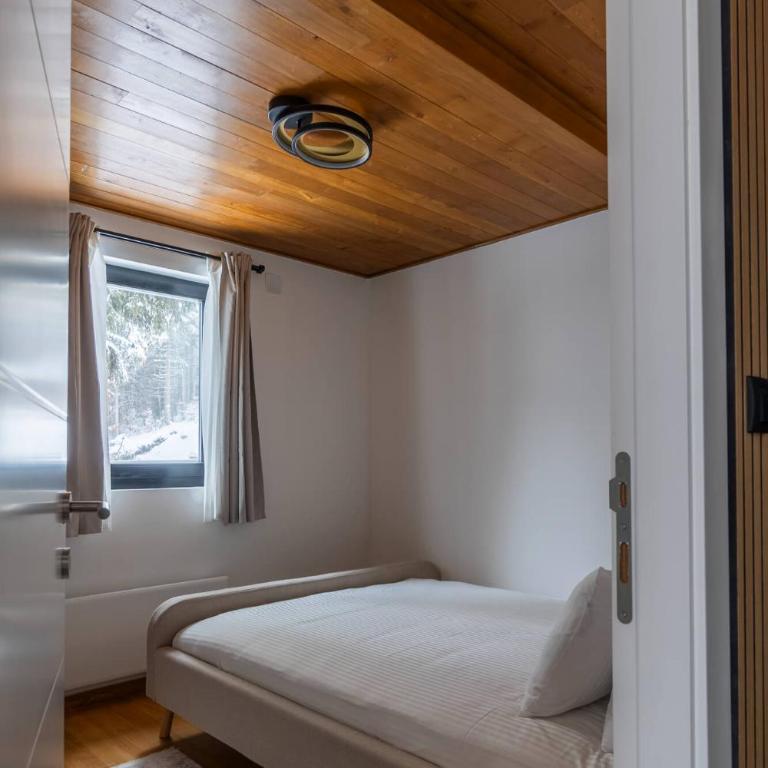 Gorska Vila - Three-Bedroom Chalet - 61