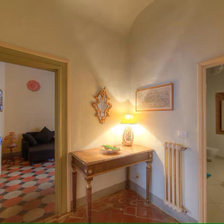 Historical building charming apartment - Appartamento Standard con 2 Camere da Letto - 1