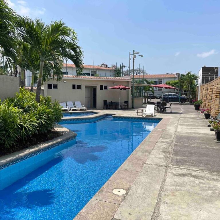 Lindo y Moderno Departamento, Parqueo - Apartamento de 2 dormitorios - 53