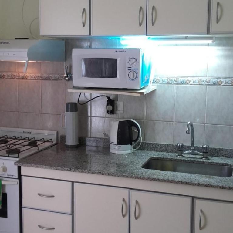 Departamento 2 ambientes a metros del mar y de la peatonal - One-Bedroom Apartment - 5