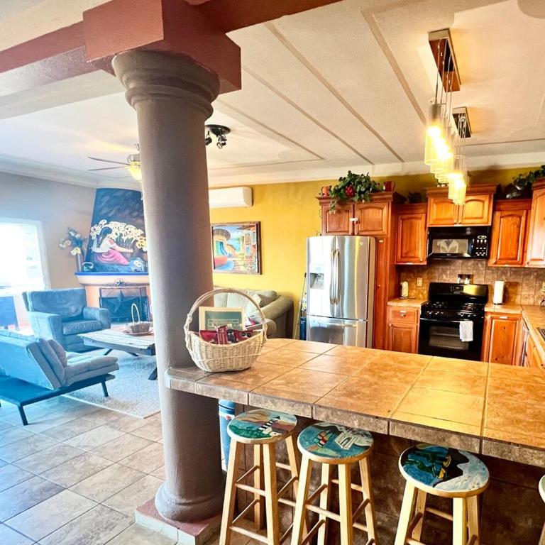 1 Min Walk to Beach - Sleeps 14 - AC - WiFi - Near Malecón - Villa frente a la playa - 3