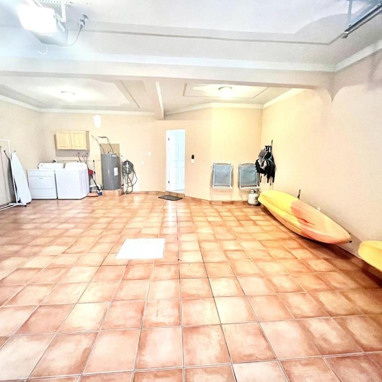 1 Min Walk to Beach - Sleeps 14 - AC - WiFi - Near Malecón - Villa frente a la playa - 18