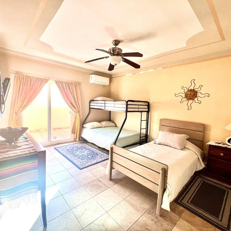 1 Min Walk to Beach - Sleeps 14 - AC - WiFi - Near Malecón - Villa frente a la playa - 23