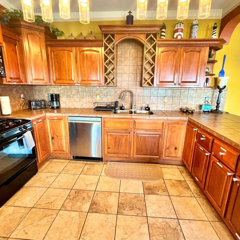 1 Min Walk to Beach - Sleeps 14 - AC - WiFi - Near Malecón - Villa frente a la playa - 31