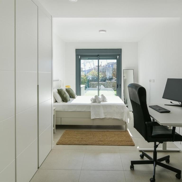Garden apartment with spa, outdoor pool & parking - Apartamento de 2 dormitorios con terraza - 14