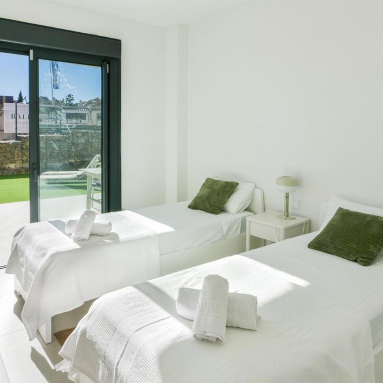 Garden apartment with spa, outdoor pool & parking - Apartamento de 2 dormitorios con terraza - 2