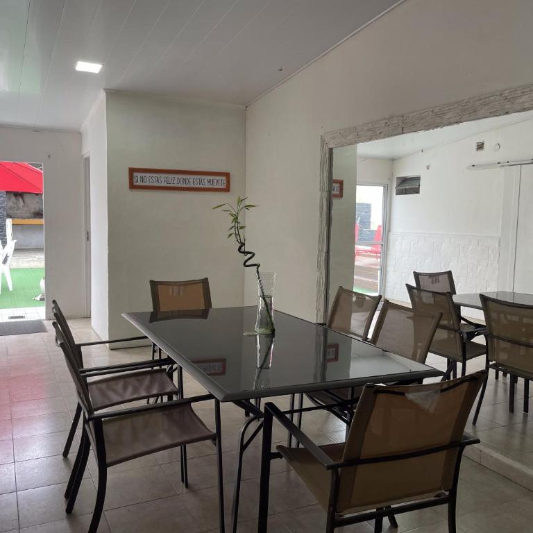 Casa y Piscina - Semi Céntrica con Estacionamiento - Casa de 2 dormitorios - 9