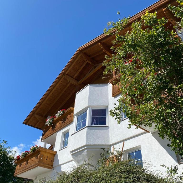 Landhaus Alpenzeit - Apartment mit 3 Schlafzimmern und Dusche - 3