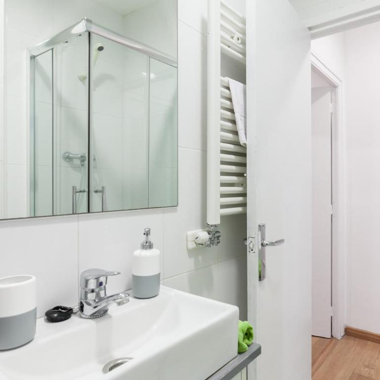 Be Barcelona Eixample Arco del Triunfo - Three-Bedroom Apartment - 3