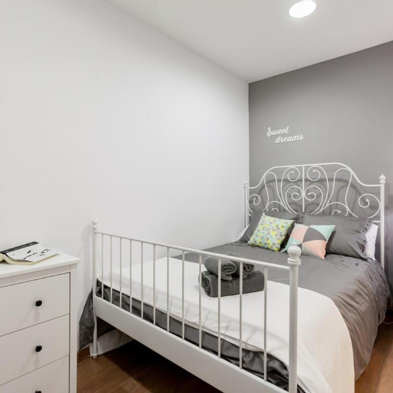 Be Barcelona Eixample Arco del Triunfo - Three-Bedroom Apartment - 9