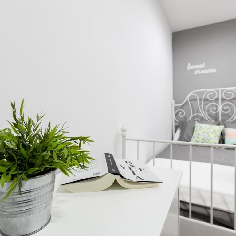 Be Barcelona Eixample Arco del Triunfo - Three-Bedroom Apartment - 13
