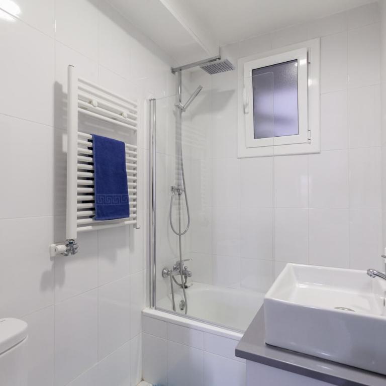 Be Barcelona Eixample Arco del Triunfo - Three-Bedroom Apartment - 27