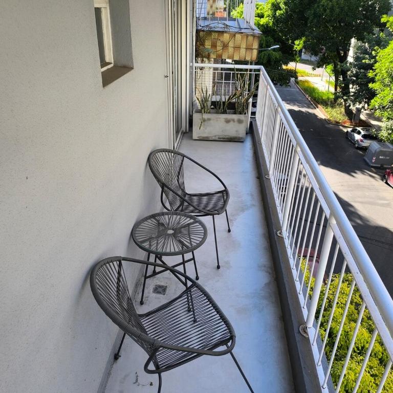 Atractivo 3 ambientes con estilo, balcón y luz - Two-Bedroom Apartment - 5