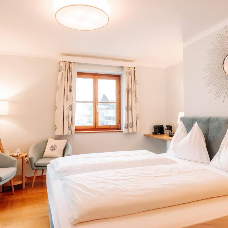Hubertus Boutiquehotel Filzmoos - Doppelzimmer mit Bergblick - 3