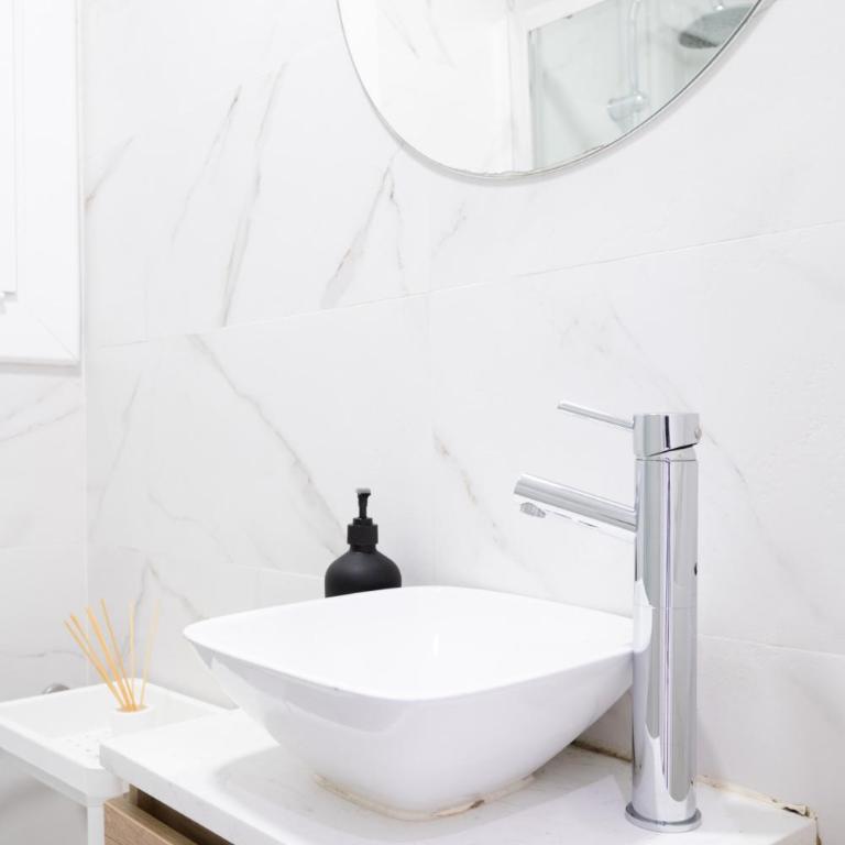 Apartamento NUEVO con encanto en SAGRADA FAMILIA - Three-Bedroom Apartment - 32