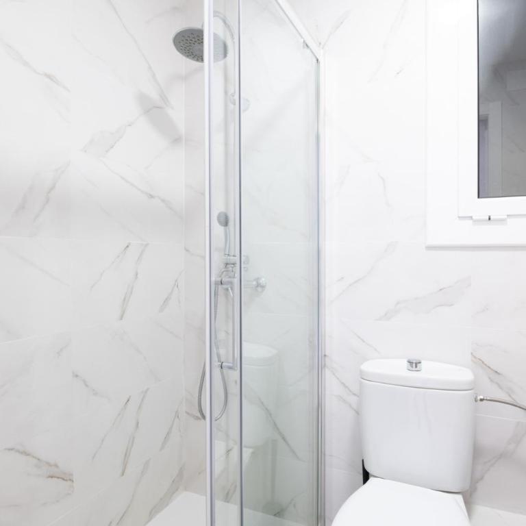 Apartamento NUEVO con encanto en SAGRADA FAMILIA - Three-Bedroom Apartment - 31