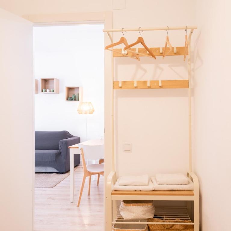 Apartamento NUEVO con encanto en SAGRADA FAMILIA - Three-Bedroom Apartment - 20
