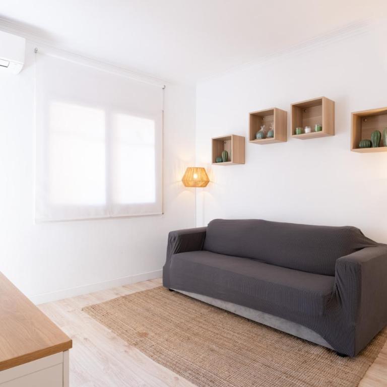Apartamento NUEVO con encanto en SAGRADA FAMILIA - Three-Bedroom Apartment - 1