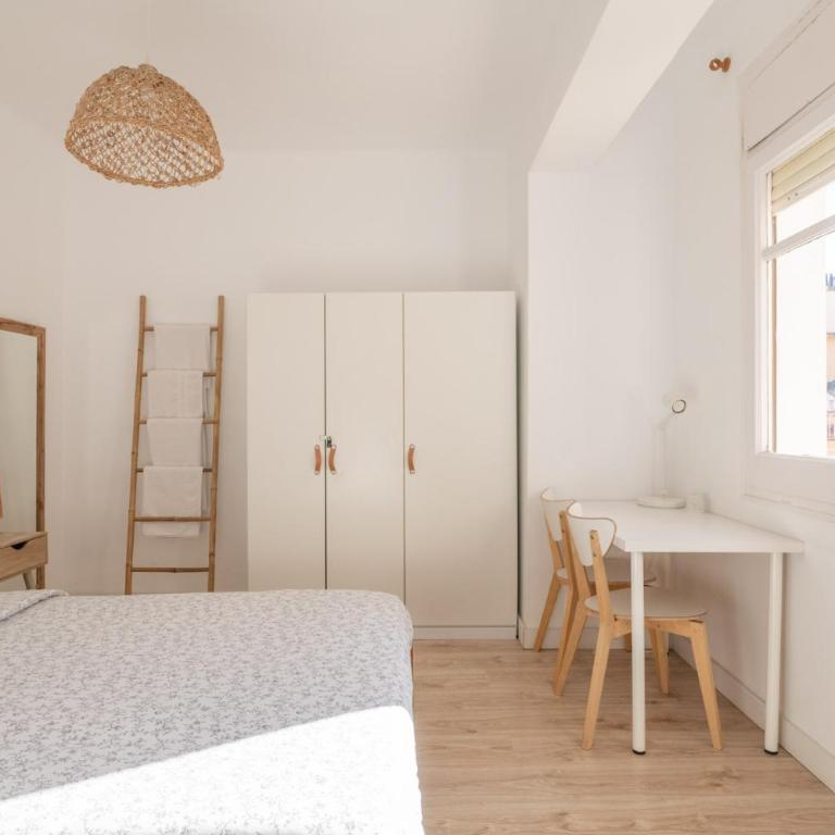 Apartamento NUEVO con encanto en SAGRADA FAMILIA - Three-Bedroom Apartment - 14
