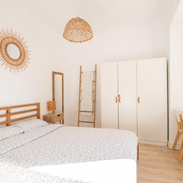 Apartamento NUEVO con encanto en SAGRADA FAMILIA - Three-Bedroom Apartment - 38