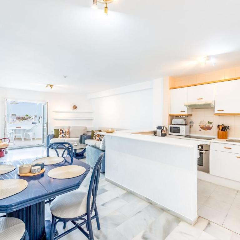Pass the Keys Sunny Ocean Front Apartment - Three-Bedroom Apartment - 10