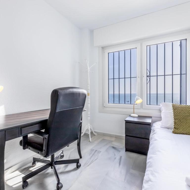 Pass the Keys Sunny Ocean Front Apartment - Three-Bedroom Apartment - 14