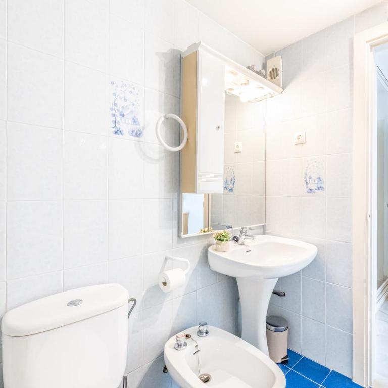Pass the Keys Sunny Ocean Front Apartment - Three-Bedroom Apartment - 19