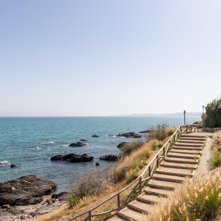 Pass the Keys Sunny Ocean Front Apartment - Three-Bedroom Apartment - 26