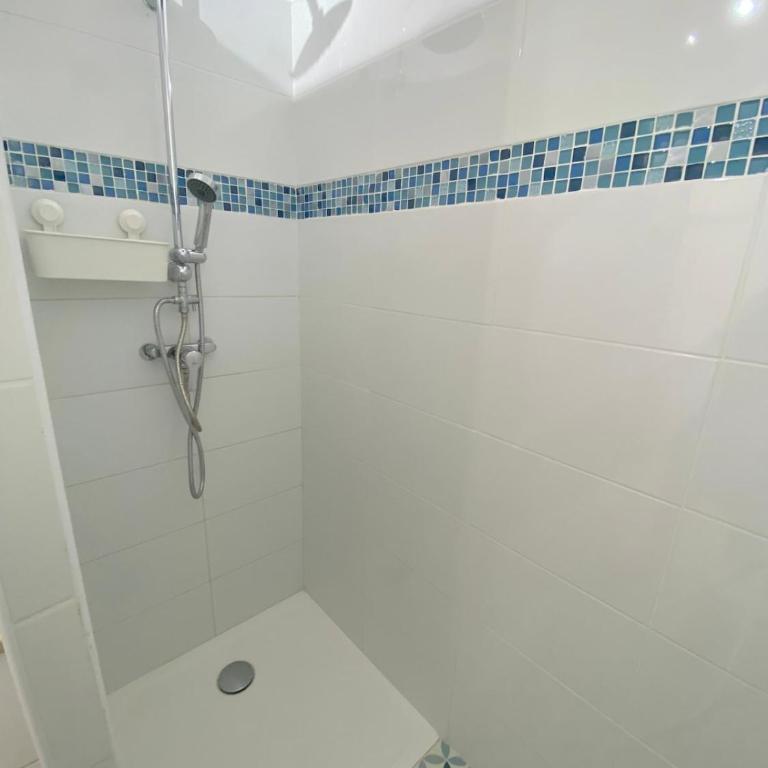 Studio avec piscine et jardin - Studio Apartment - 12