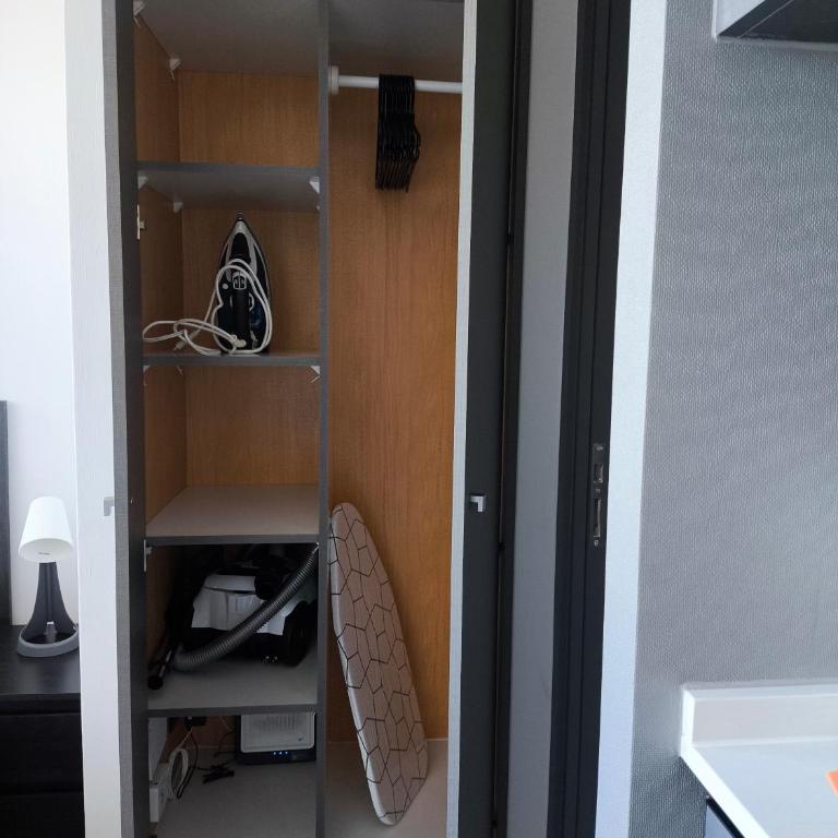Comfortable and stylish fully equipped apartment just steps from the metro - One-Bedroom Apartment - 32