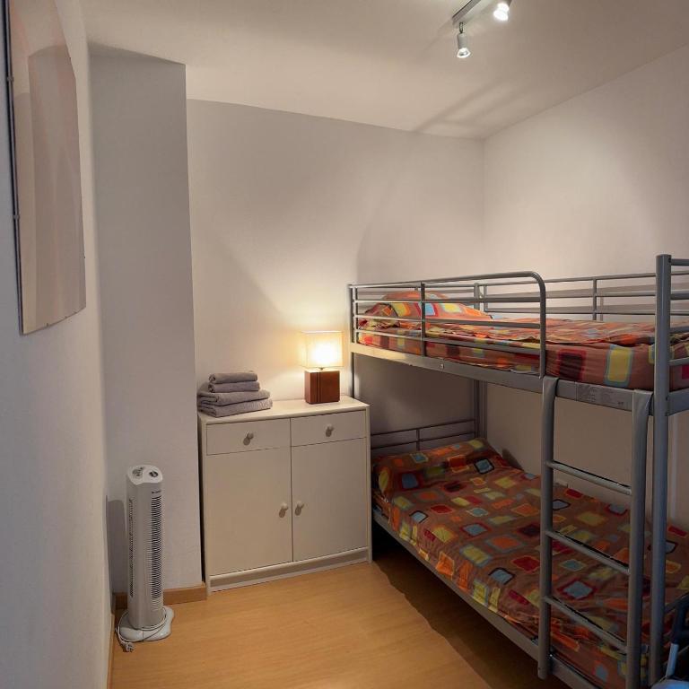 Apartamento planta baja con piscina en el edificio Royal Marine II - Two-Bedroom Apartment with Balcony - 17