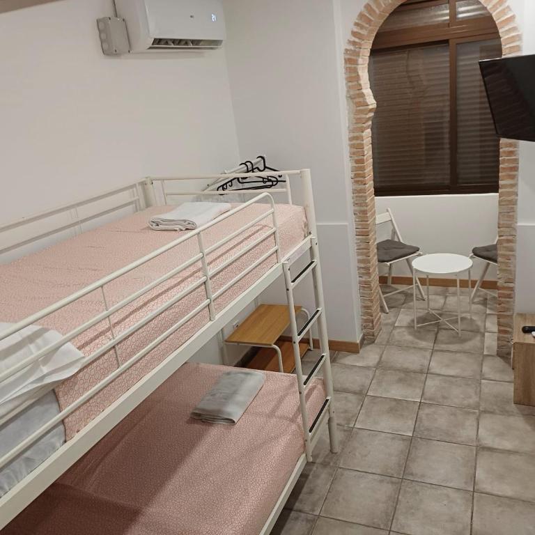 Coliving Noviciado - Twin Room with Shared Bathroom - 3