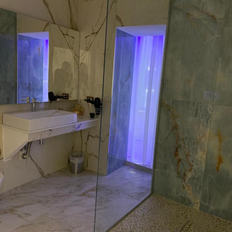 Bellini Luxury Suite Superior - Superior Queen Room - 9