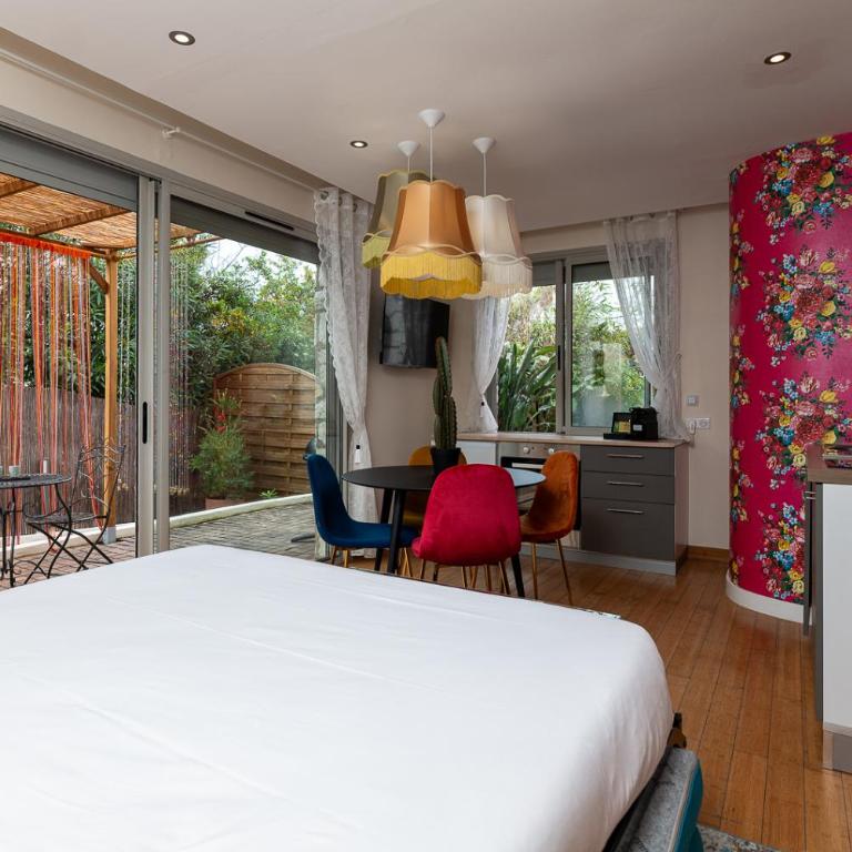 La Roulotte du Tzigane - Studio with Garden & Terrace - La Roulotte | Mandara Beach Residence - 13