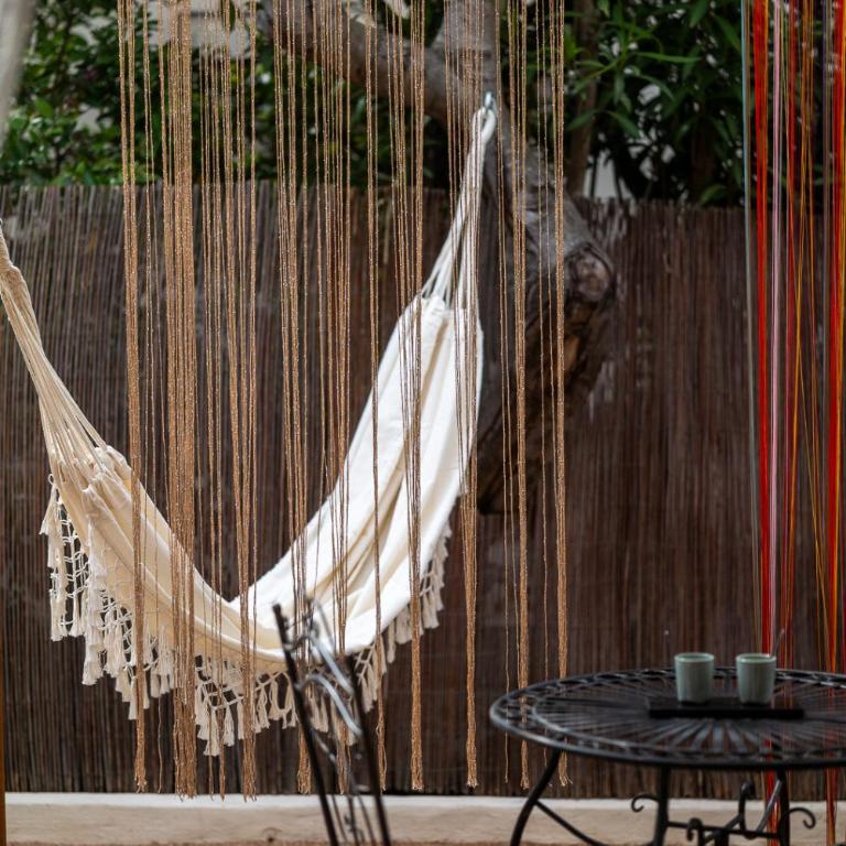La Roulotte du Tzigane - Studio with Garden & Terrace - La Roulotte | Mandara Beach Residence - 11
